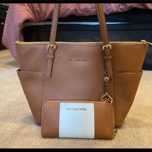 Michael Kors Jet Set Wallet & Purse Luggage